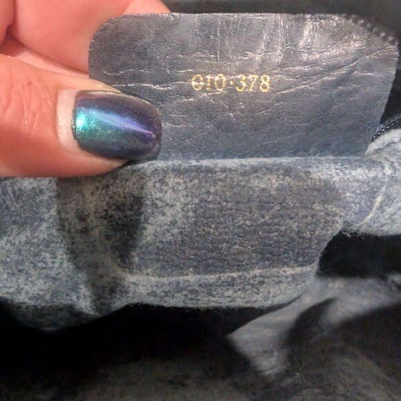 Vintage Navy Gucci Bag - Picture 9 of 11